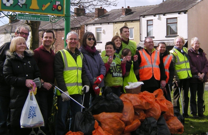 Daisy Hill community litter pick